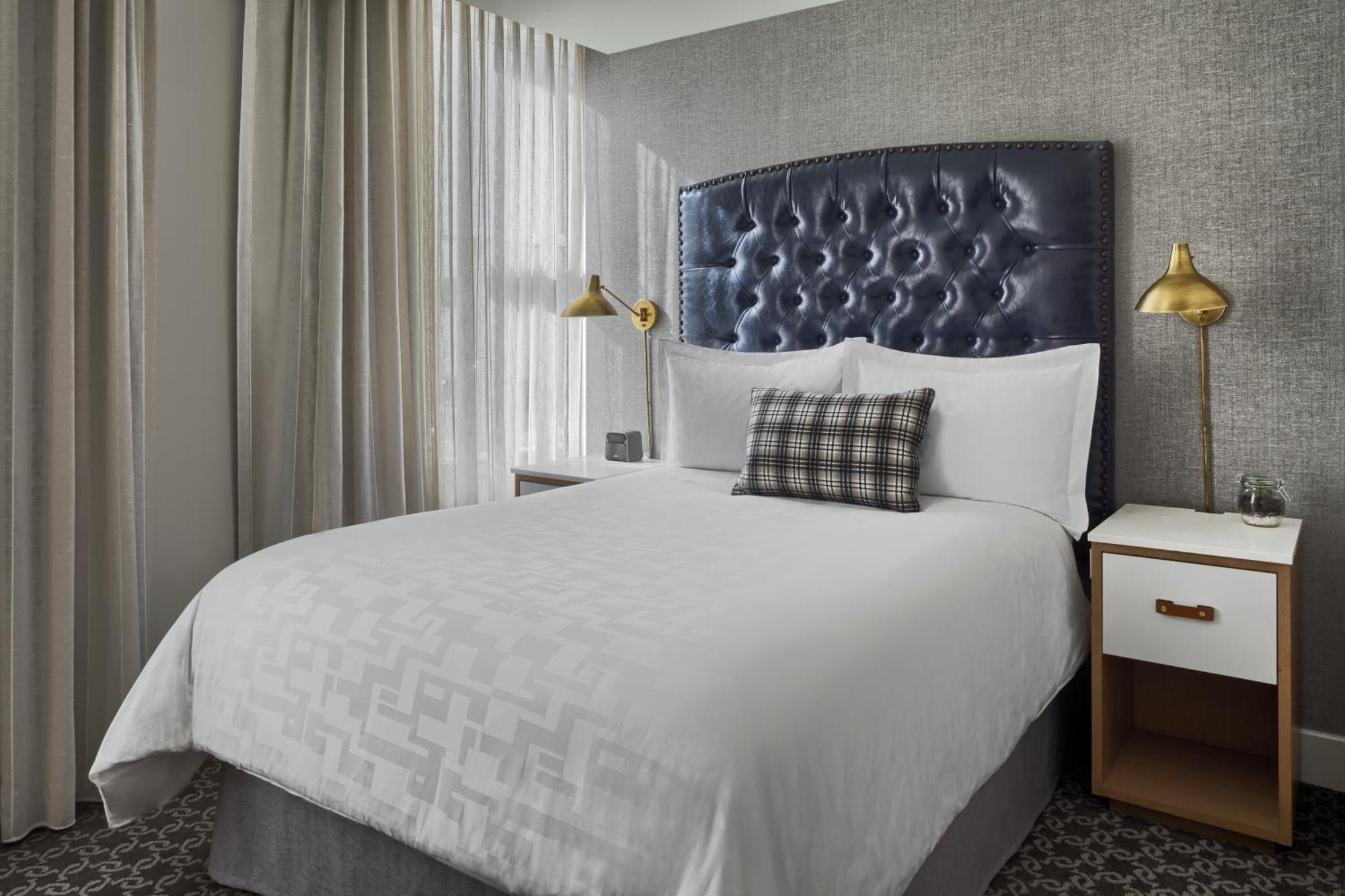 Petite One Queen Room,1341789335:JPEG