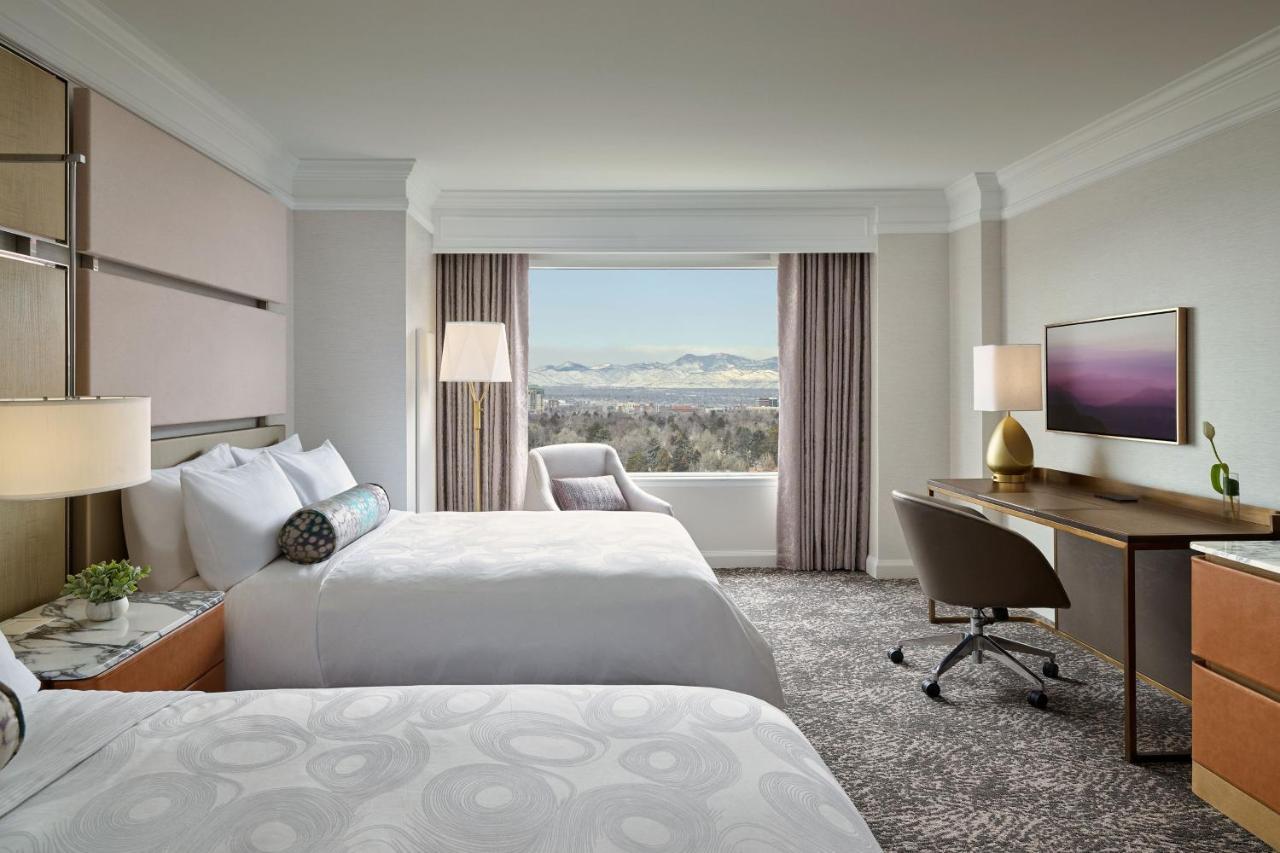 Queen Room with Two Queen Beds and Mountain View,1419285849:JPEG