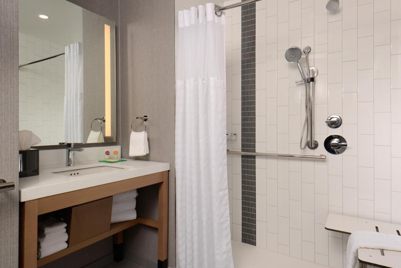 King Suite with Sofa Bed and Roll-In Shower - Disability Access
