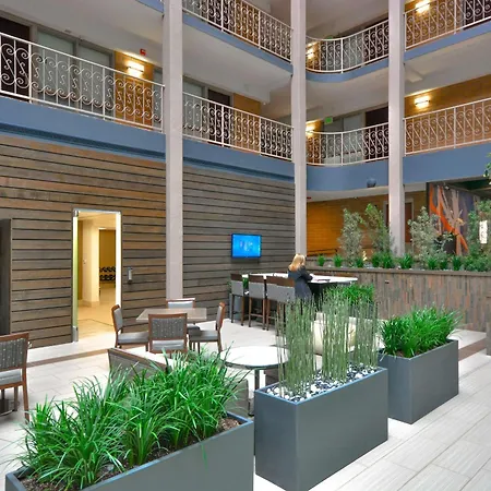 Embassy Suites By Hilton Denver Central Park-2